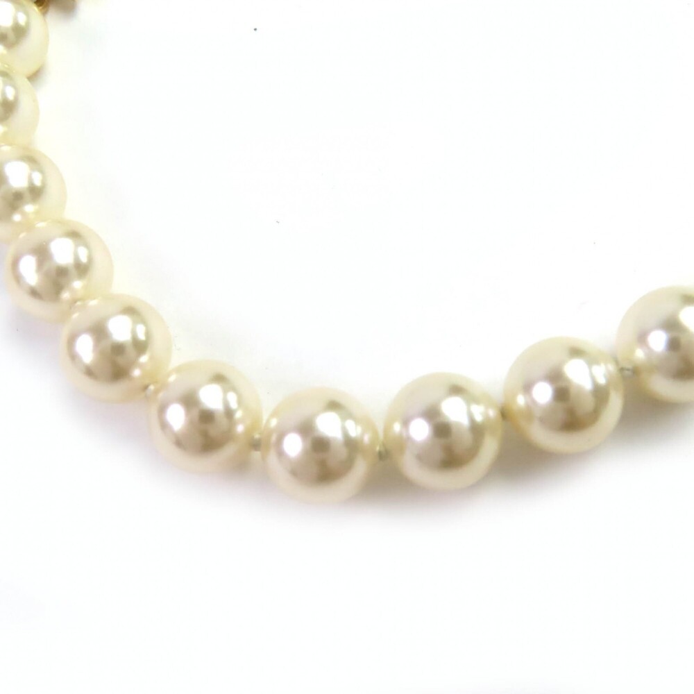 CHANEL Authentic White Pearl Logo Necklace - Picture 4 of 7